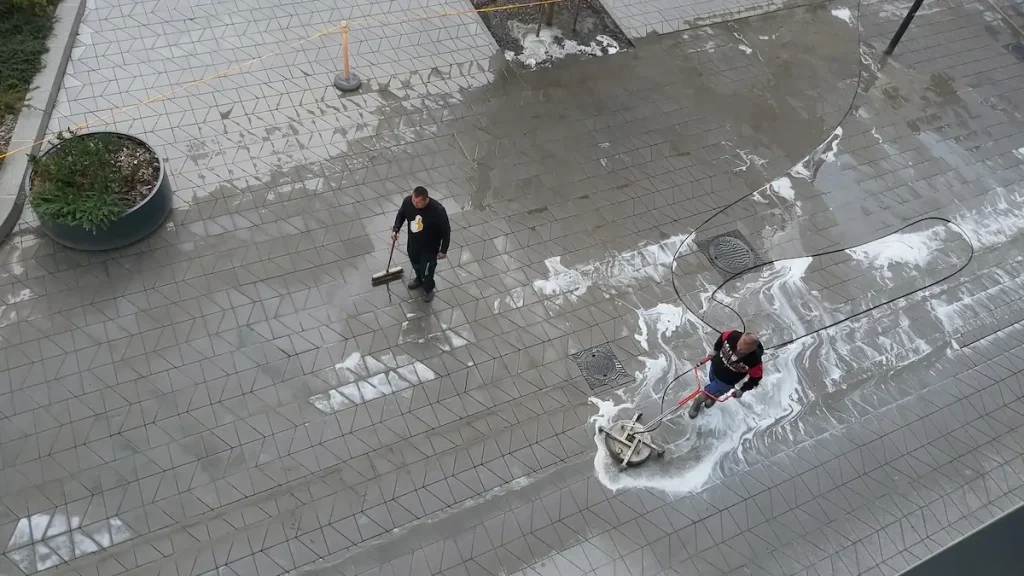 Terko tisztitas nagynyomasu forgotarcsas mosas Clean Expert olajfolt eltavolitas felulettakaritas ragomaradvany eltavolitas cegeknek kozuleteknek